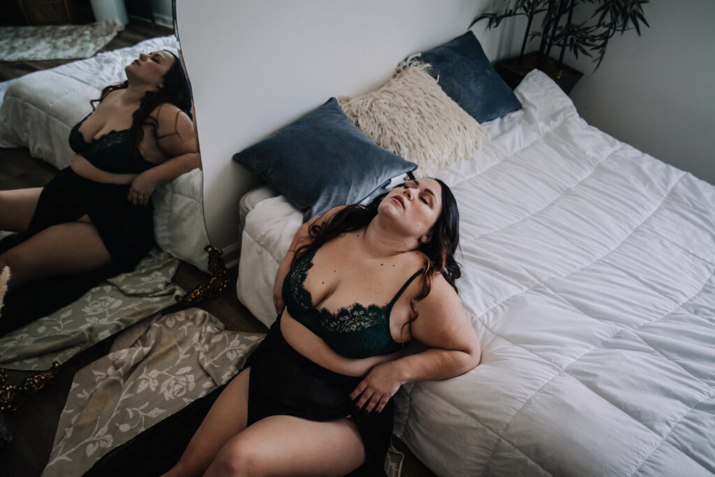 Woman posing for boudoir photography - Boudoir by Tracey Nichole, Annapolis Boudoir Photography